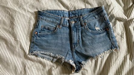 H&M blue denim shorts