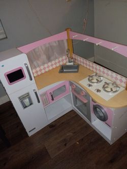 Kid krafted corner kitchen