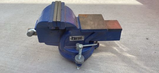Central Forge 5” Bench Vise with Swivel Base