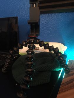 Joby 1k tripod w/ zaykir phone holder