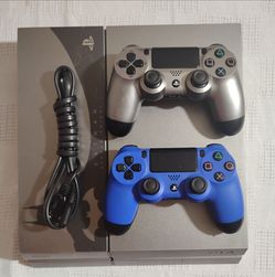 PS4 with 2 controllers