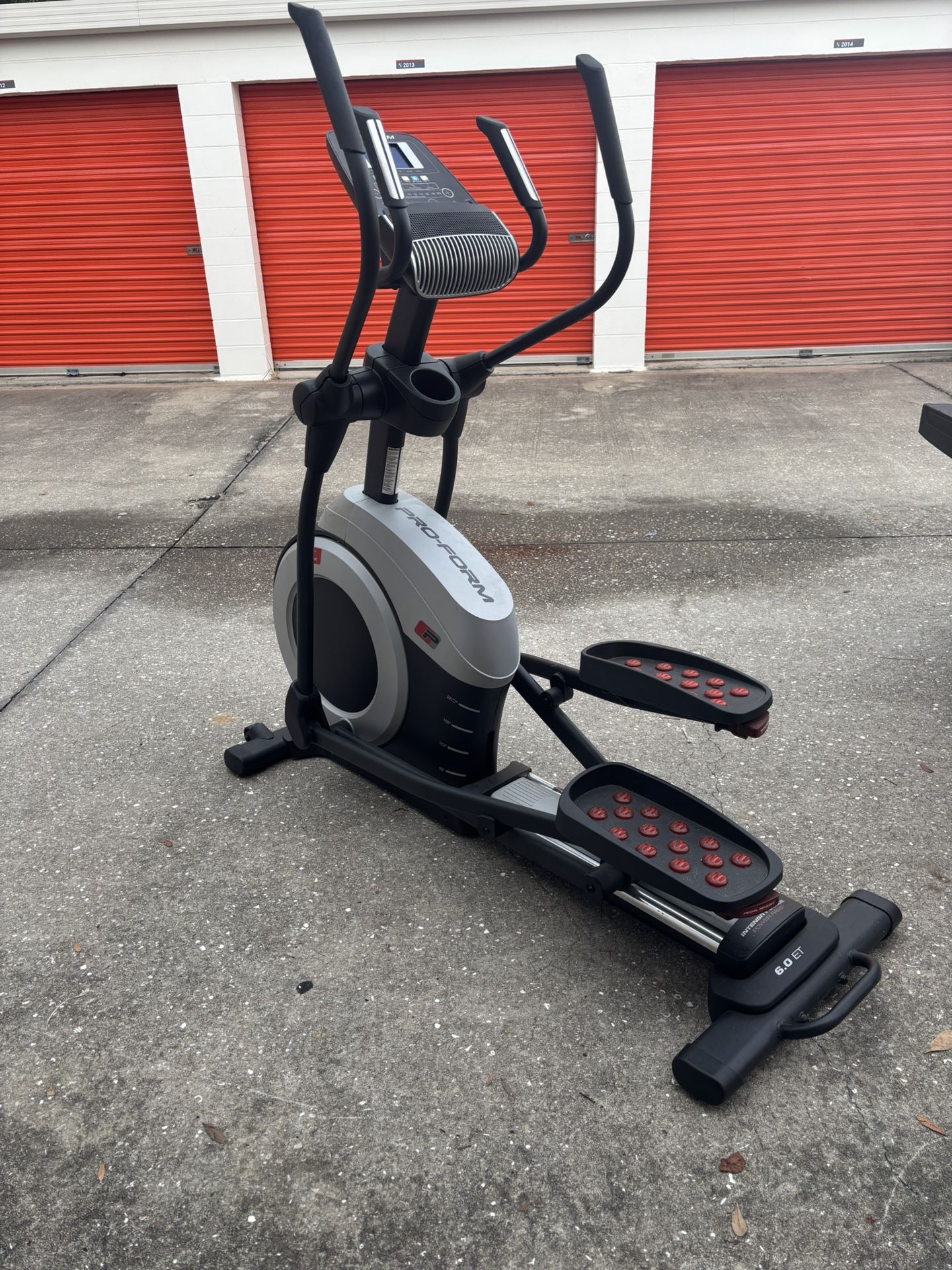 Elliptical Exercise Machine - Pro-Form 6.0 E.T. Elliptical