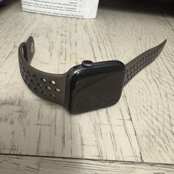 Apple Watch Series 6 Nike Edition 44mm 