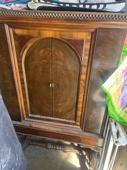1920’s Philco Radio In Wood Cabinet