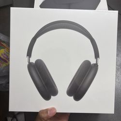 AirPod Maxes: BRAND New