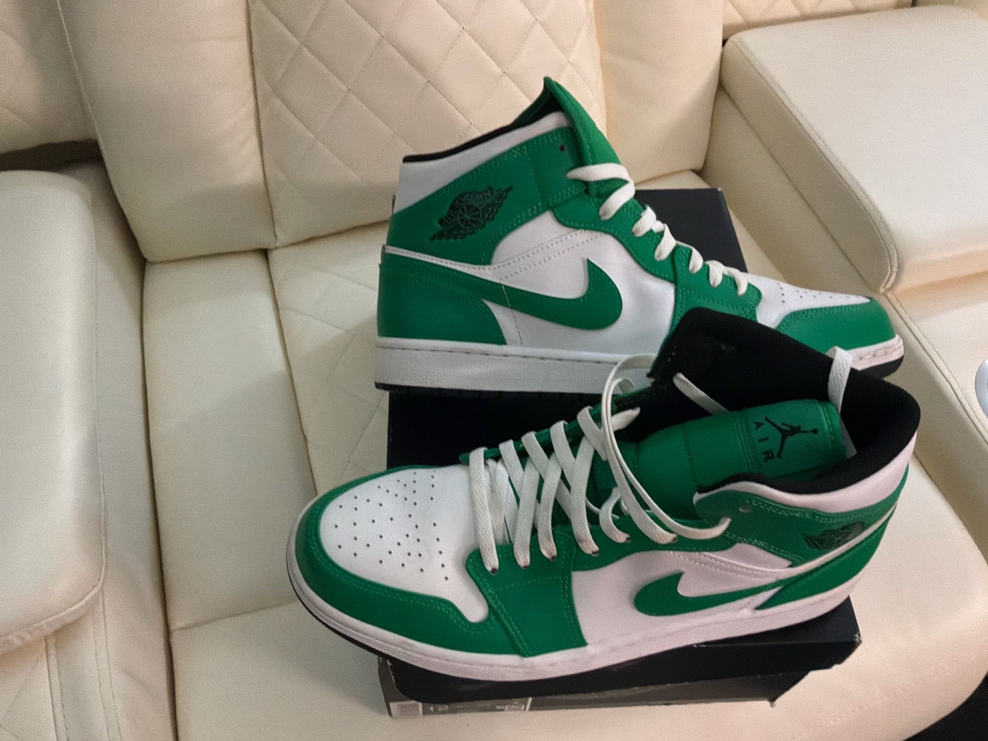 Jordan 1 mid