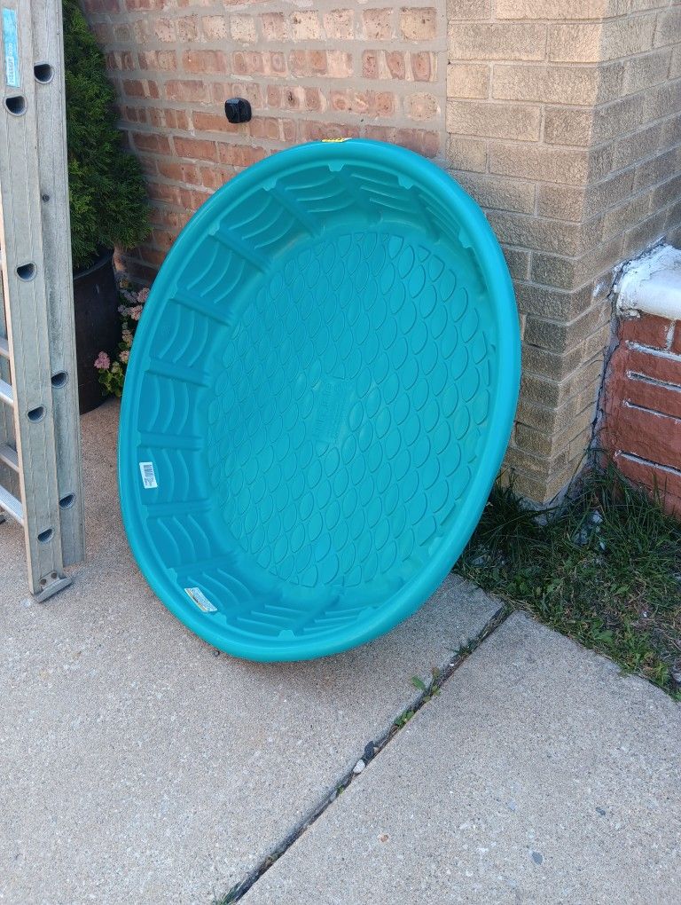 Green/ Blue Round Plastic Pool 8.5" H 43" W