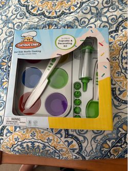 Curious Chef kids 16 piece cupcake & decorating kit New
