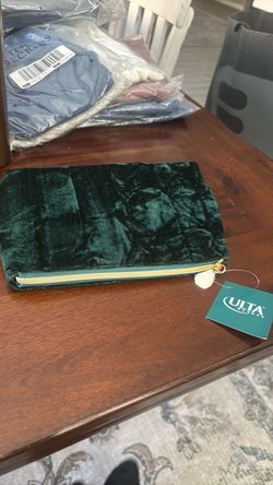 Ulta Beauty Green Velvet Cosmetic Bag