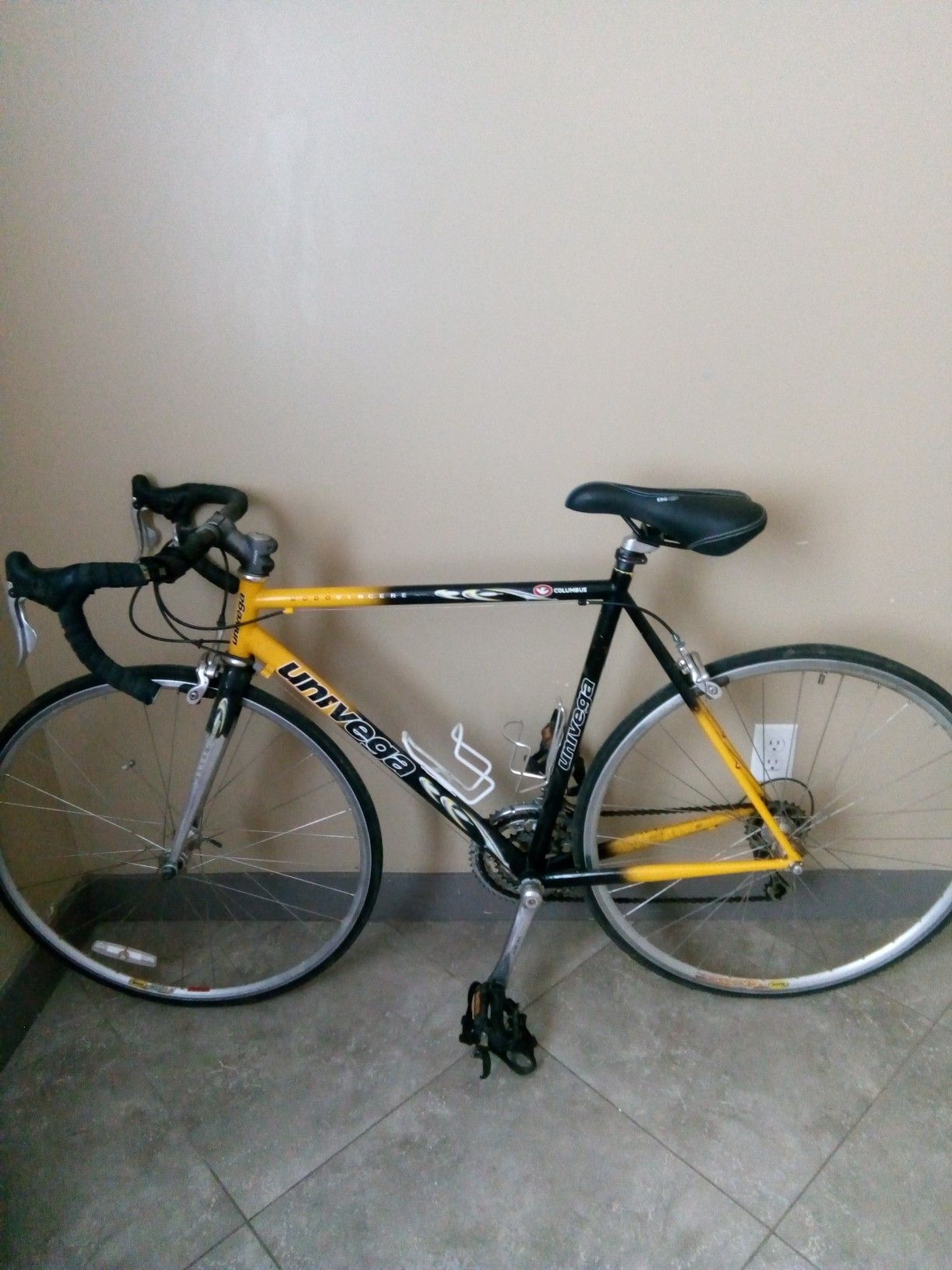 UNIVEGA MODO VINCERE ROAD BIKE for Sale in Tolleson, AZ - OfferUp