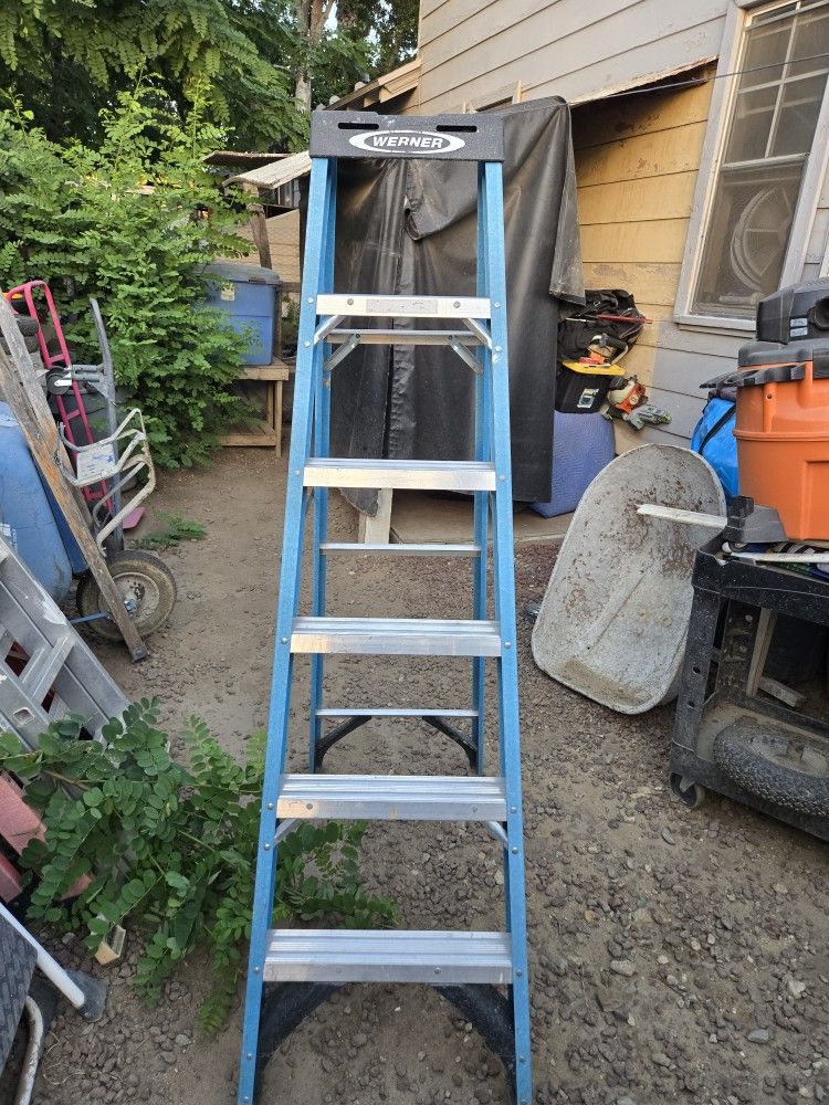 Escalera 5 Pies En Buen Estado. Ladder 5 Foot