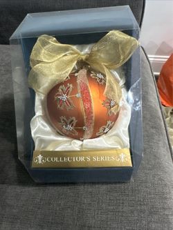 Natalie Nelson Beaded Leaf Ball Collectors Series Orange in Ornament never used it my mom kept it