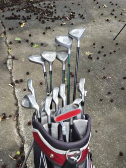 Father's Day Is Coming! Extremely Nice Set Of Golf Clubs Comes With Everything You Need