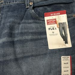 Levis Signature Jeans 44W X 30L -  BRAND NEW 