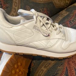 Reebok Size #7.5 Mujer