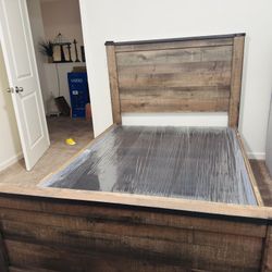 Ashley Furniture Trinell 3pc Bedroom Set Sz: FULL