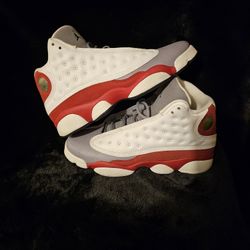 Size 6y- 288. Jordan 13 Retro Grey Toe