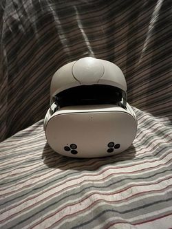 Meta Quest 3s VR Headset