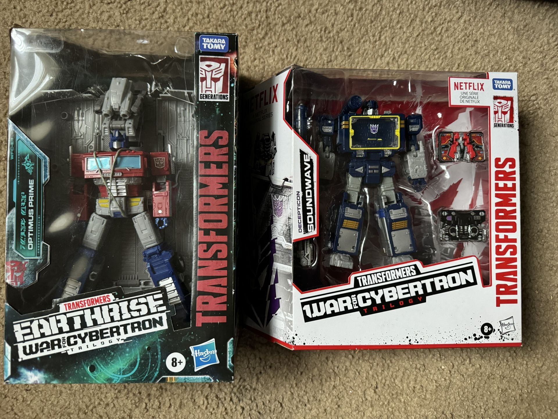 Transformers: Netflix Soundwave Figure & Optimus Prime Earthrise: War For Cybertron