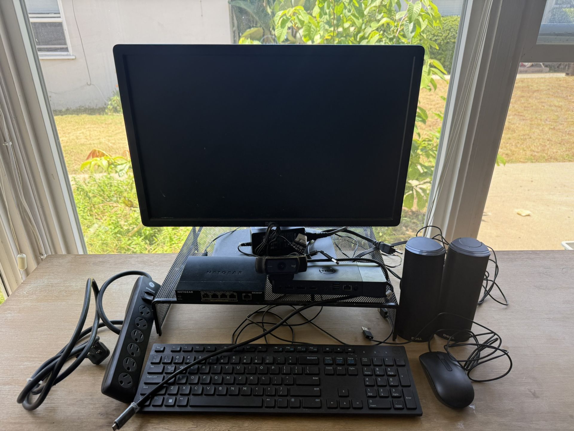Computer accessories: monitor / Webcam/ Speaks, Ports