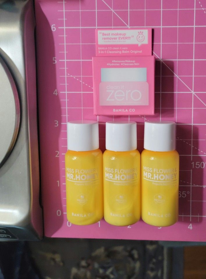 4pc K-BEAUTY "BANILA CO" + K-BEAUTY FACE MASK FREEBIE