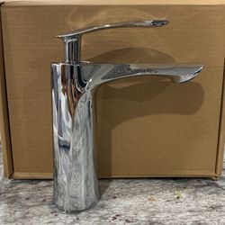 Bathroom faucet single handle one hole  sink In Crome        