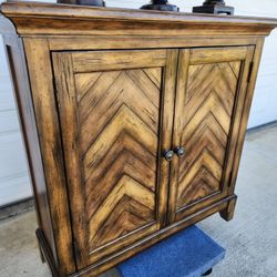 Stunning High Quality Hammary Accent Cabinet In Excellent Condition! 