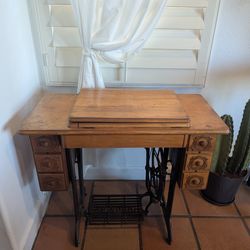Vintage Singer Sewing Machine