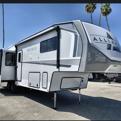 NEW 2025 ALLIANCE RV AVENUE 32RLS