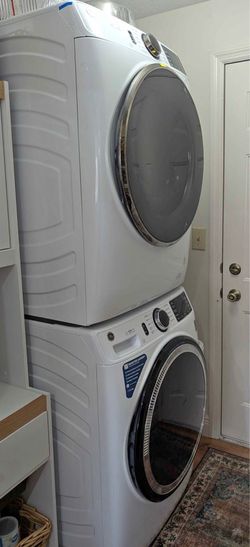 GE 4.8 cu ft Smart Stackable Washer and Dryer Set