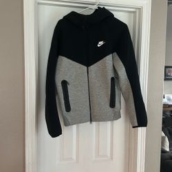 Nike Tech Sweatshirt-Men’s Small