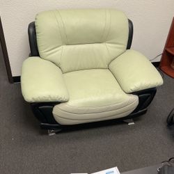 Large Leather Chair White / Black 