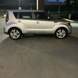 Kia Soul Wagon 2015 Pasa Smog 127978 Millas Titulo Limpio Estéreo De Pantalla Con Cámara De Reversa Bluetooth Motor Y Tranmision Buenos Ac Bueno 