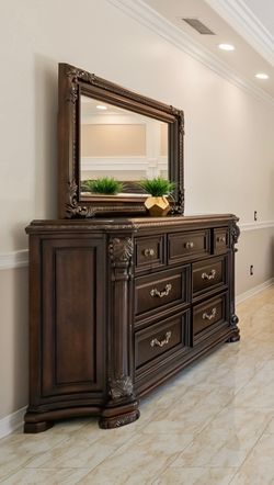 Dresser and Mirror set Ashley Furniture North Shore Collection