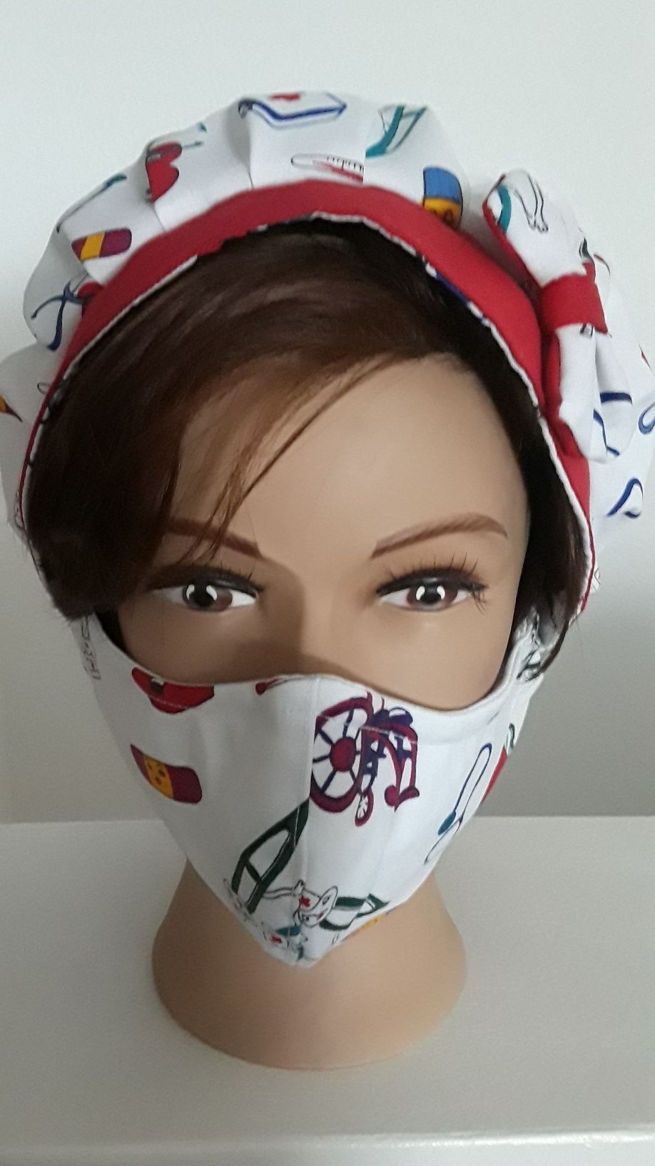 Reversible bouffant style cap with matching face mask