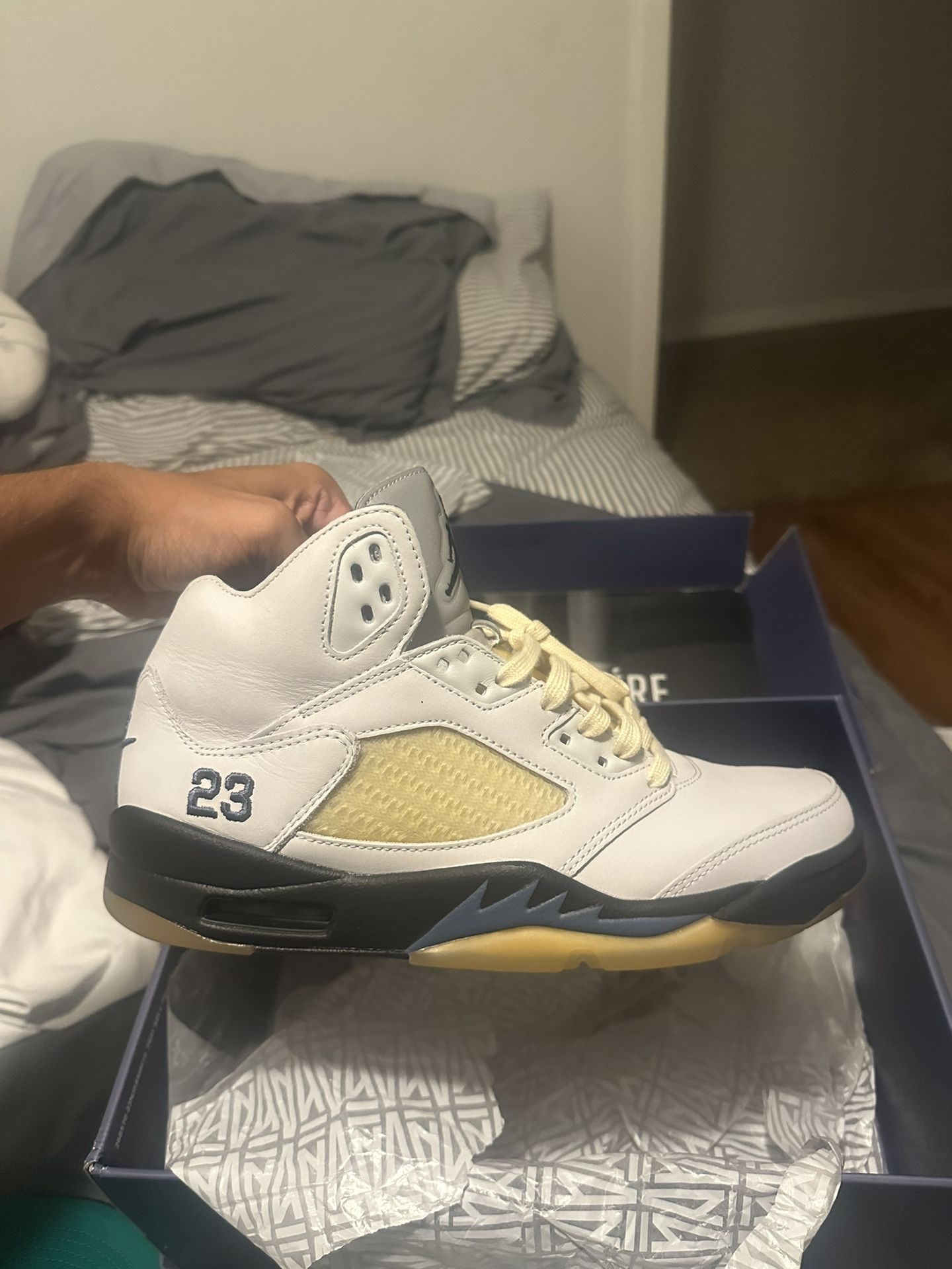 Jordan 5s  Size (9.5m/11w) 