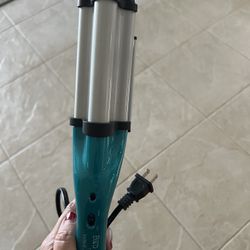 Bed Head wave iron