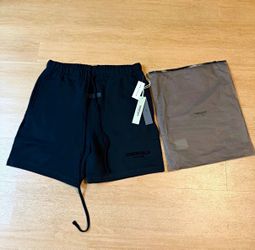 Fear of God Essentials Sweat Shorts - Black (Size M)