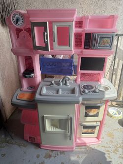 Play kitchen