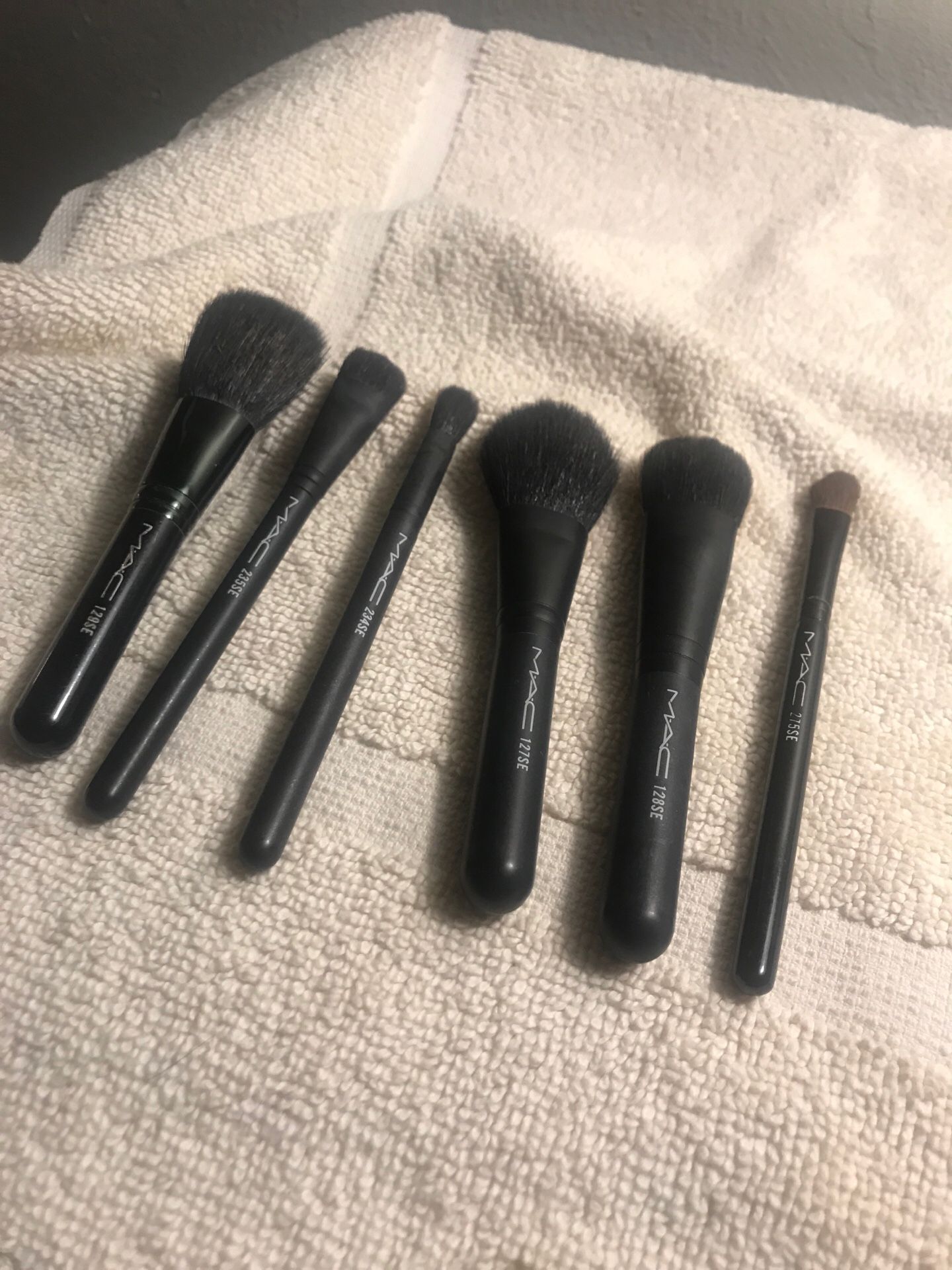 MAC MAKEUP BRUSHES