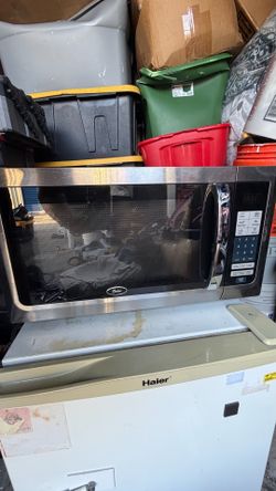 Microwave and fridge with ice maker .. COMBO