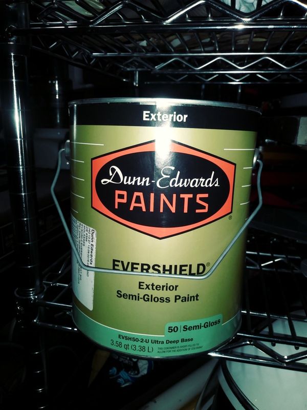 NEW 2 buckets of Dunn Edwards evershield paint exterior