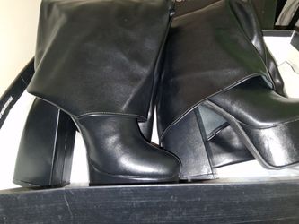 WOMAN'S BOOTS