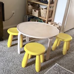 Kid Table 3 Stools 