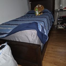 Rooms To Go TWIN BED, Mahogany Wood, Mattress, Foam