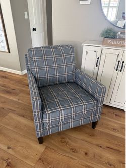 Arm Chair (Blue plaid)