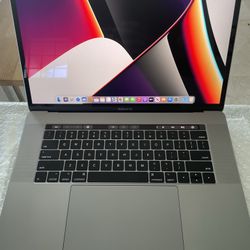 Macbook Pro 15” Touchbar 16GB i7 Photoshop Illustrator InDesign Office