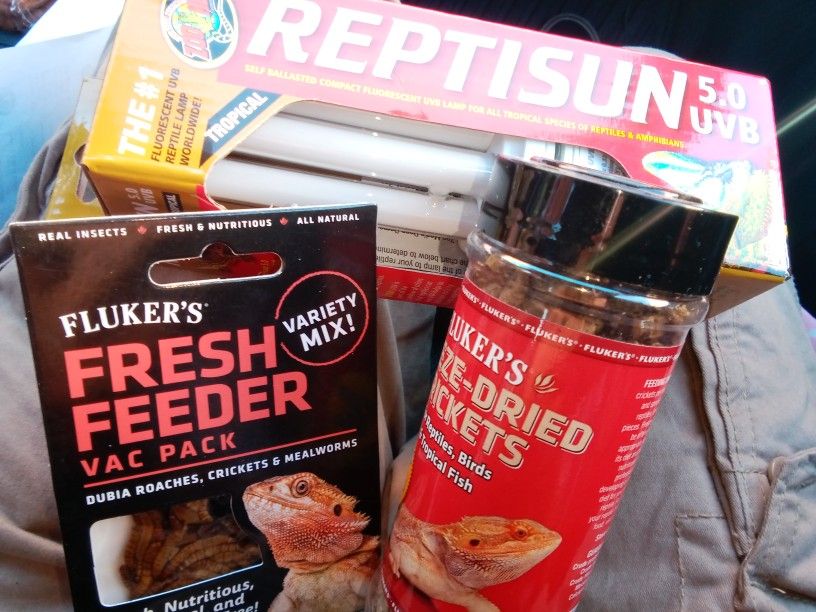 Tropical Reptisun Uva/uvb Reptile Light And Feeder Insects
