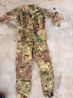 Military Camouflage Uniform Jacket and Pants Set
