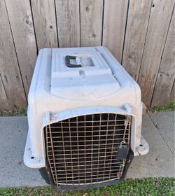 Pet carrier size medium not small $20 selling as is ready to go
